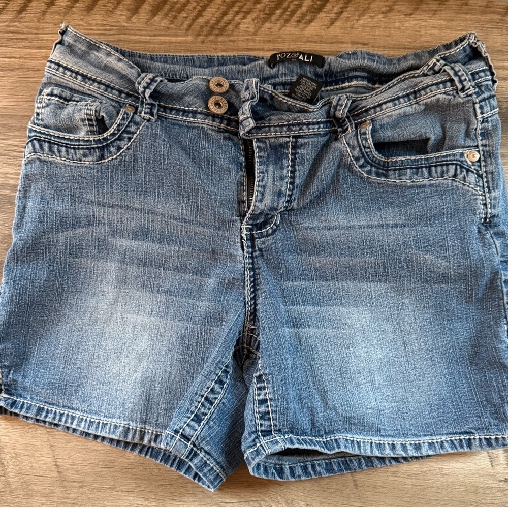 Roz&Ali Denim shorts size 12